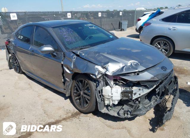 2025 TOYOTA CAMRY SE (HYBRID)